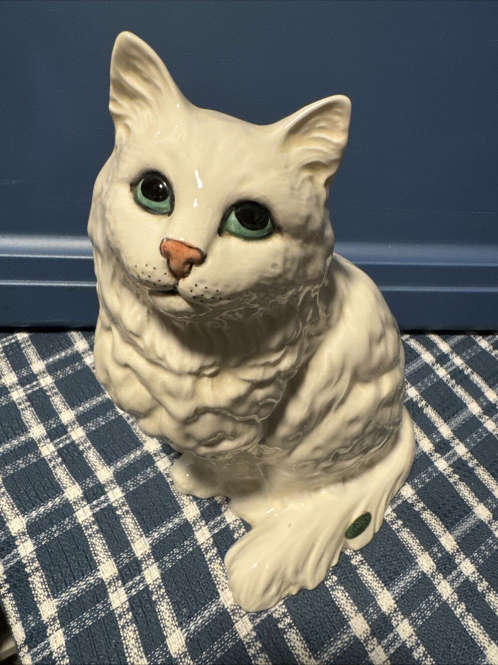 Vintage Beswick England White Persian Sitting Cat with Green Eyes 8.5x 6”
